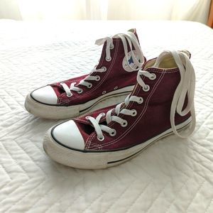 EUC Converse Chuck Taylor All Star Classic maroon